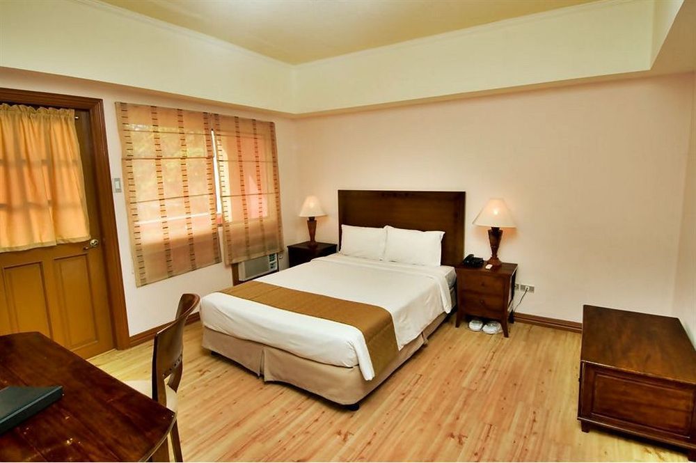 Subic Holiday Villas Olongapo Bagian luar foto
